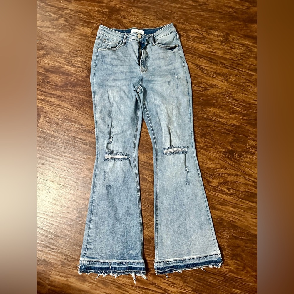 Risen jeans. Long.